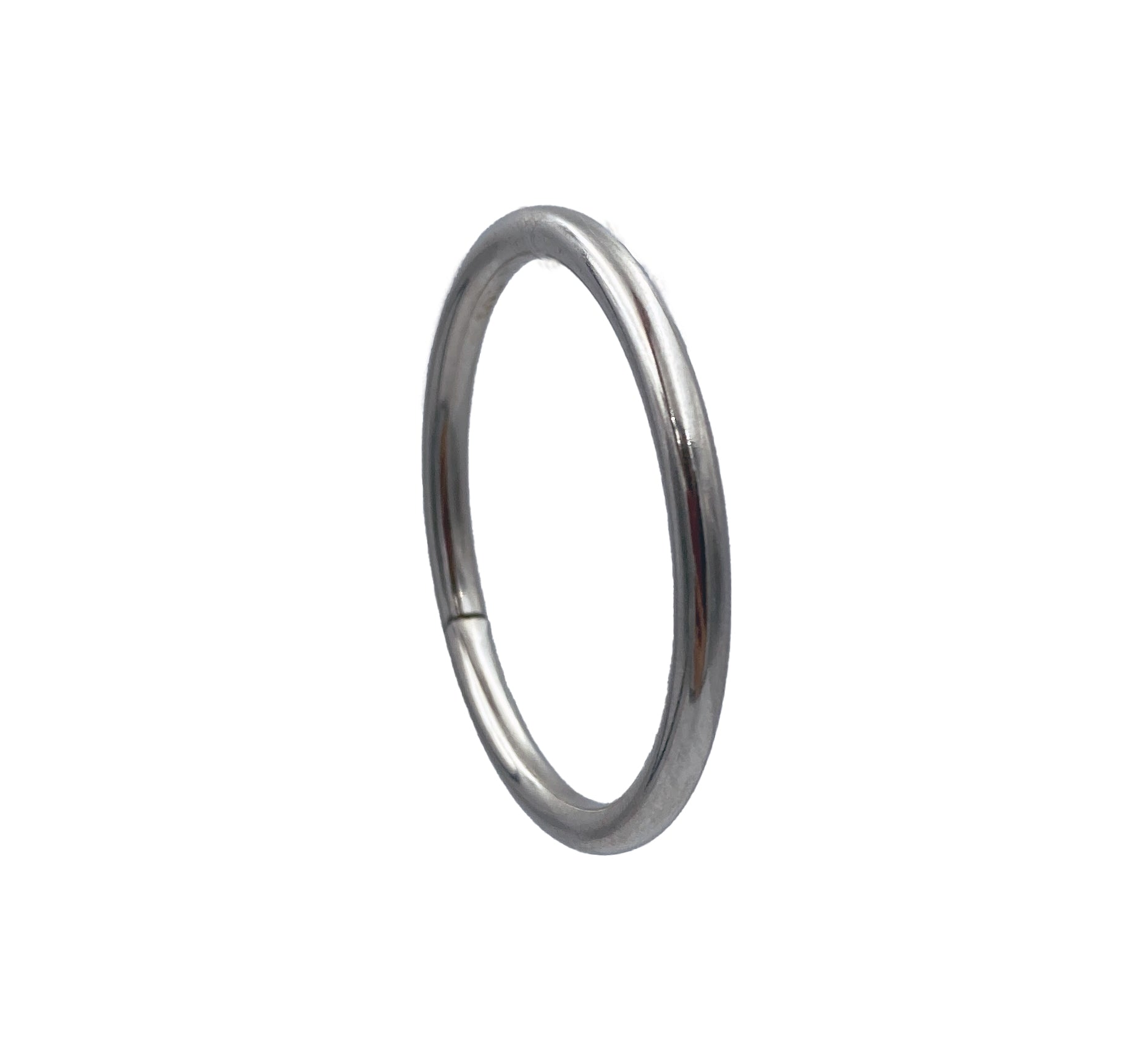 Argolla redonda metálica fija plateada de 30 mm y calibre 2.5 mm para marroquinería, bolsas, portafolios y talabartería. Empaque de 4000 piezas con compra mínima de 500 piezas por modelo. Argolla redonda metálica fija plateada de 30 mm y calibre 2.5 mm para marroquinería, bolsas, portafolios y talabartería. Empaque de 4000 piezas con compra mínima de 500 piezas por modelo.